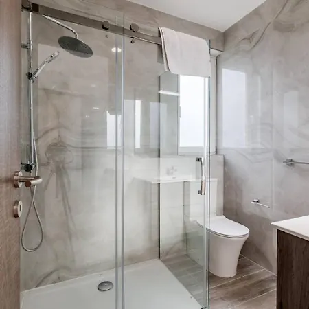 9ten11 Seafront By Homely * Mellieħa