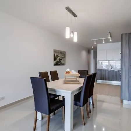 9ten11 Seafront By Homely Mellieħa