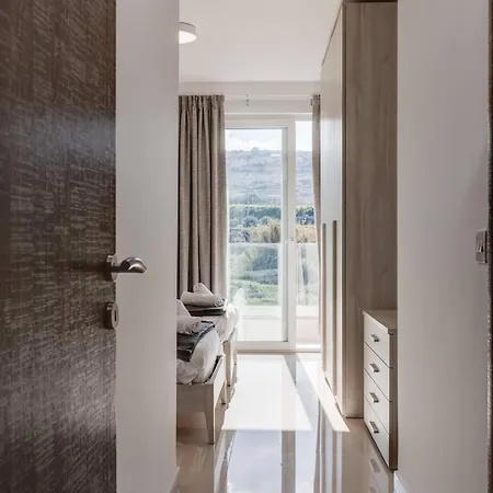 9ten11 Seafront By Homely * Mellieħa