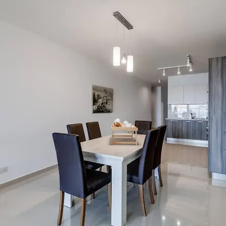 9ten11 Seafront By Homely Mellieħa