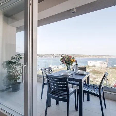 9ten11 Seafront By Homely Mellieħa