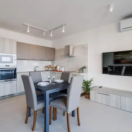 9ten11 Seafront By Homely Mellieħa