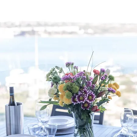 9ten11 Seafront By Homely Mellieħa