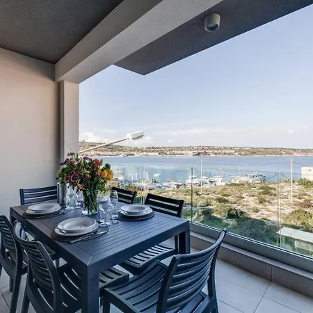 9ten11 Seafront By Homely Mellieħa