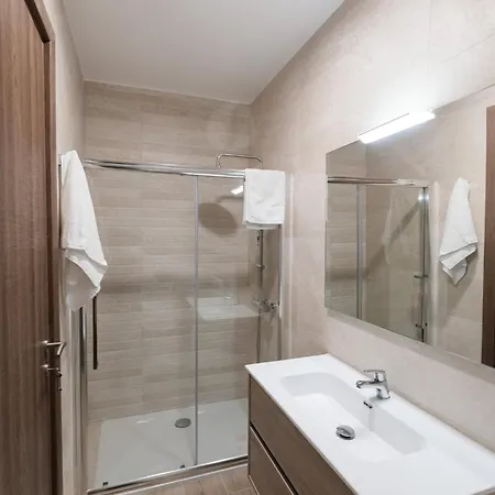 9ten11 Seafront By Homely Mellieħa