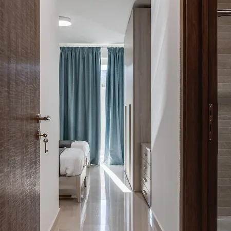 9ten11 Seafront By Homely * Mellieħa