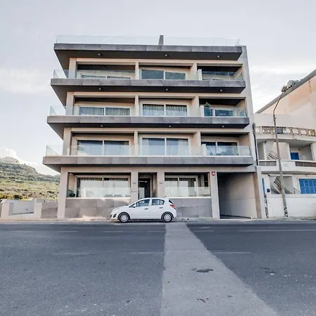 9ten11 Seafront By Homely Mellieħa