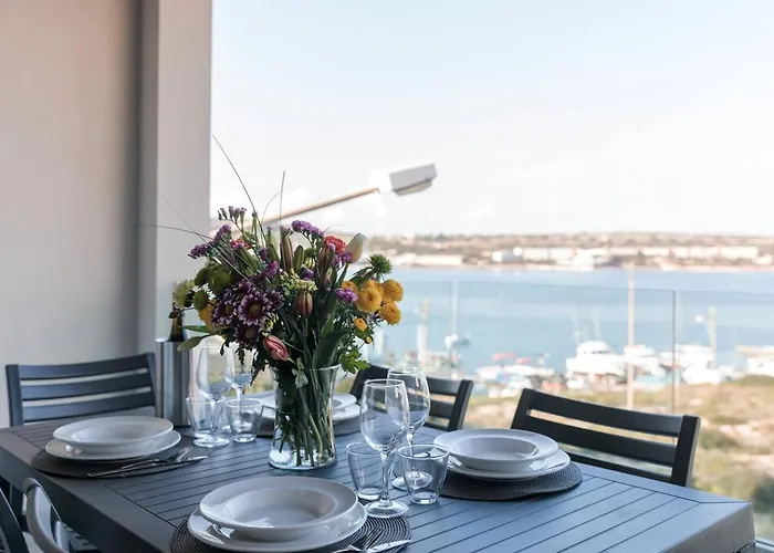 Appartement 9ten11 Seafront By Homely Mellieħa