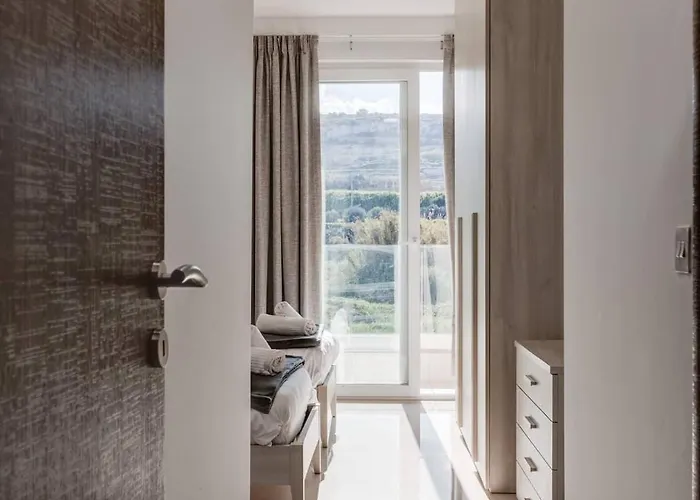 9ten11 Seafront By Homely * Mellieħa