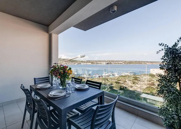 9ten11 Seafront By Homely Mellieħa