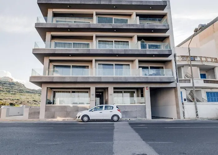 9ten11 Seafront By Homely Mellieħa