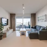 9ten11 Seafront By Homely メーリッハ