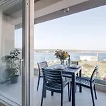 9ten11 Seafront By Homely メーリッハ