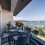 9ten11 Seafront By Homely アパート