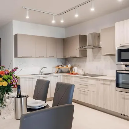 Apartament 9ten11 Seafront By Homely *