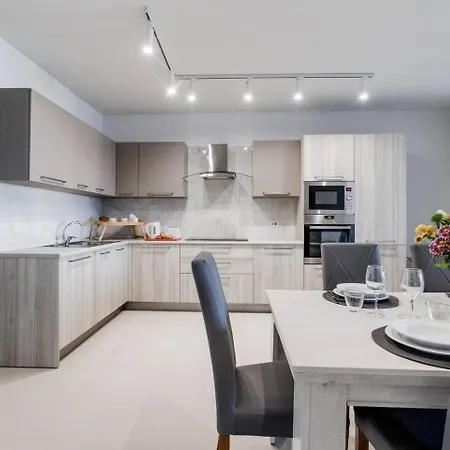 9ten11 Seafront By Homely Apartament Mellieħa