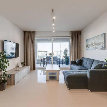 9ten11 Seafront By Homely 梅利哈