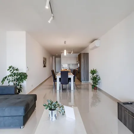 9ten11 Seafront By Homely Apartment *