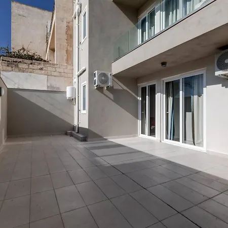 9ten11 Seafront By Homely Apartament
