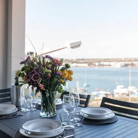 Apartament 9ten11 Seafront By Homely Mellieħa