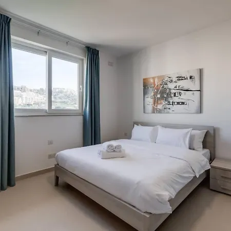9ten11 Seafront By Homely Apartment