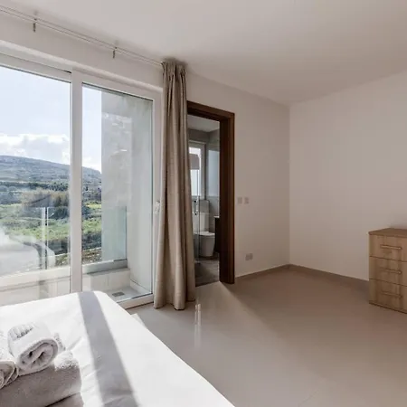 Apartment 9ten11 Seafront By Homely Mellieha