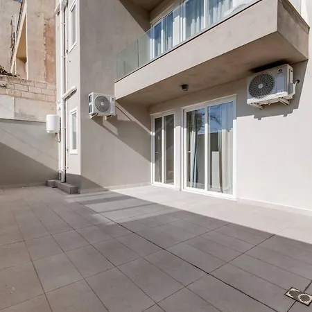 9ten11 Seafront By Homely Mellieħa