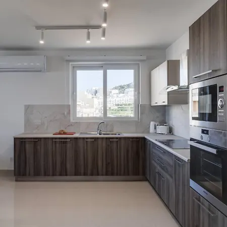 9ten11 Seafront By Homely Apartment