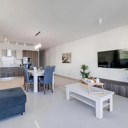 Apartment 9ten11 Seafront By Homely *