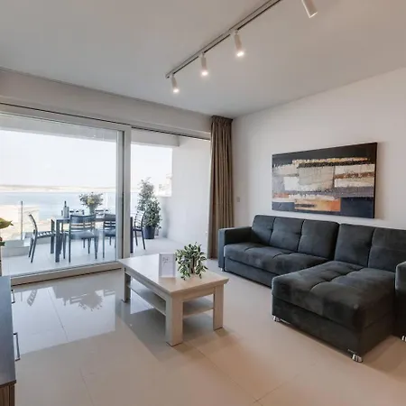 Apartment 9ten11 Seafront By Homely *