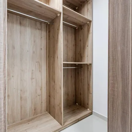 9ten11 Seafront By Homely Apartment *