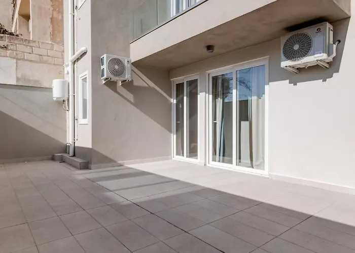 9ten11 Seafront By Homely 멜리에하