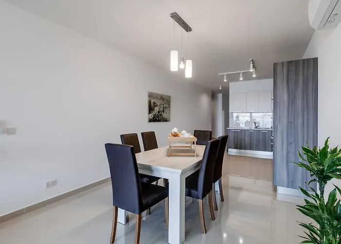 9ten11 Seafront By Homely Mellieħa