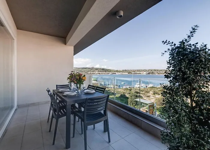 9ten11 Seafront By Homely Διαμέρισμα Mellieħa