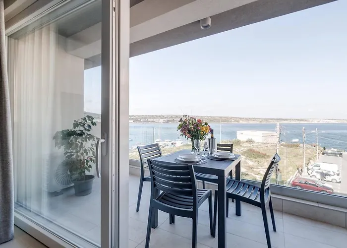 9ten11 Seafront By Homely Mellieħa