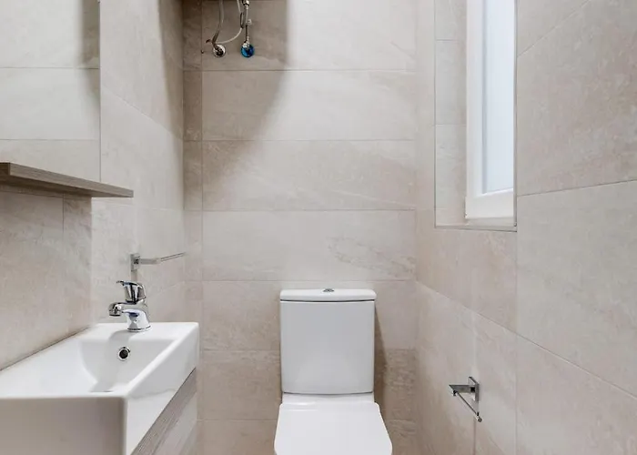 아파트 9ten11 Seafront By Homely 멜리에하